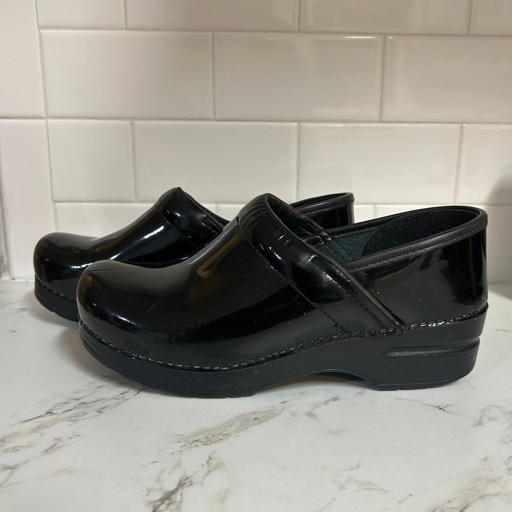Dansko Pro Black Patent Leather Clogs Womens 38 Comfort Nursing/Work Shoes